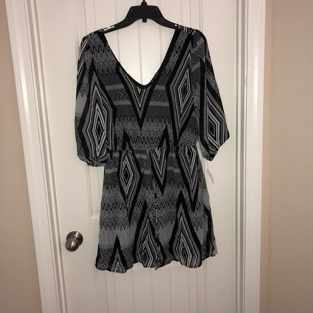 Black white grey v neck three quarter sleeve dress